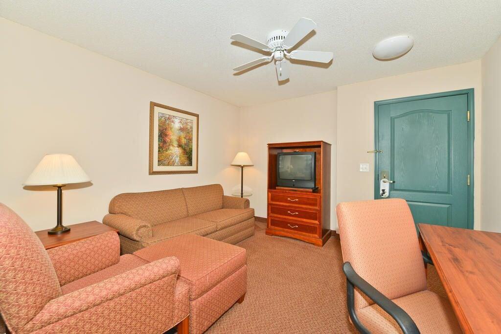 Blisspoint Inn & Suites Marion Extérieur photo