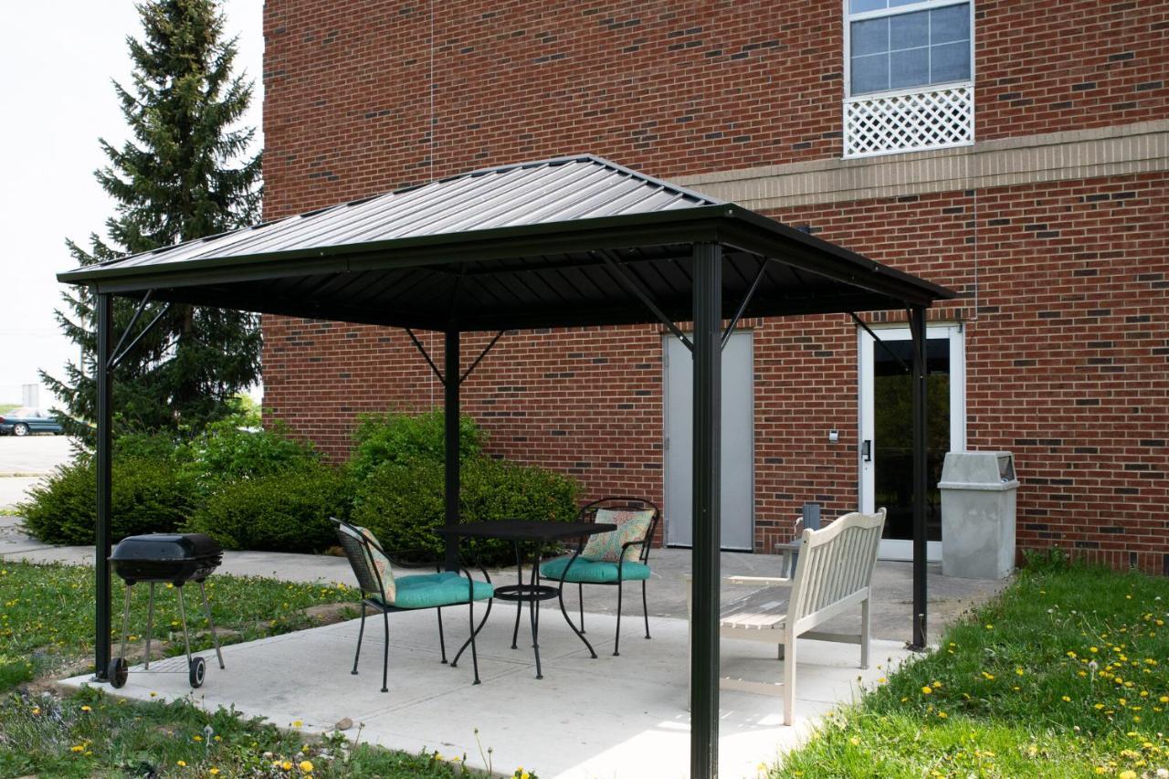 Blisspoint Inn & Suites Marion Extérieur photo