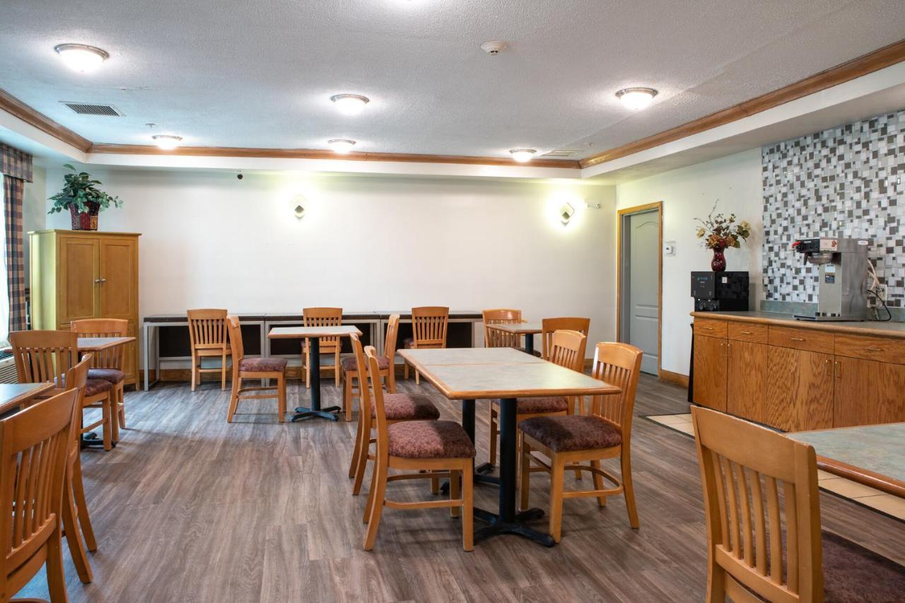 Blisspoint Inn & Suites Marion Extérieur photo