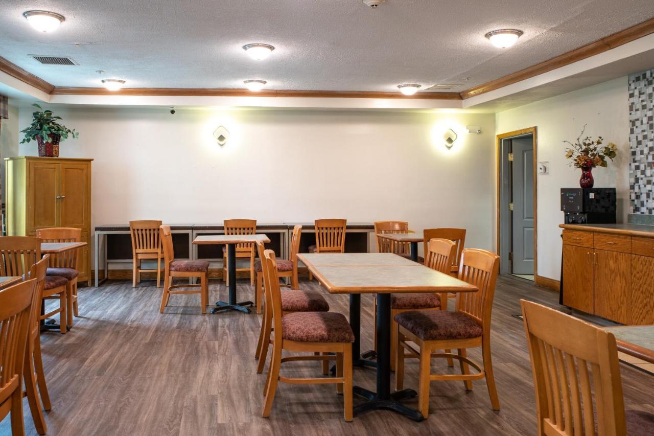 Blisspoint Inn & Suites Marion Extérieur photo