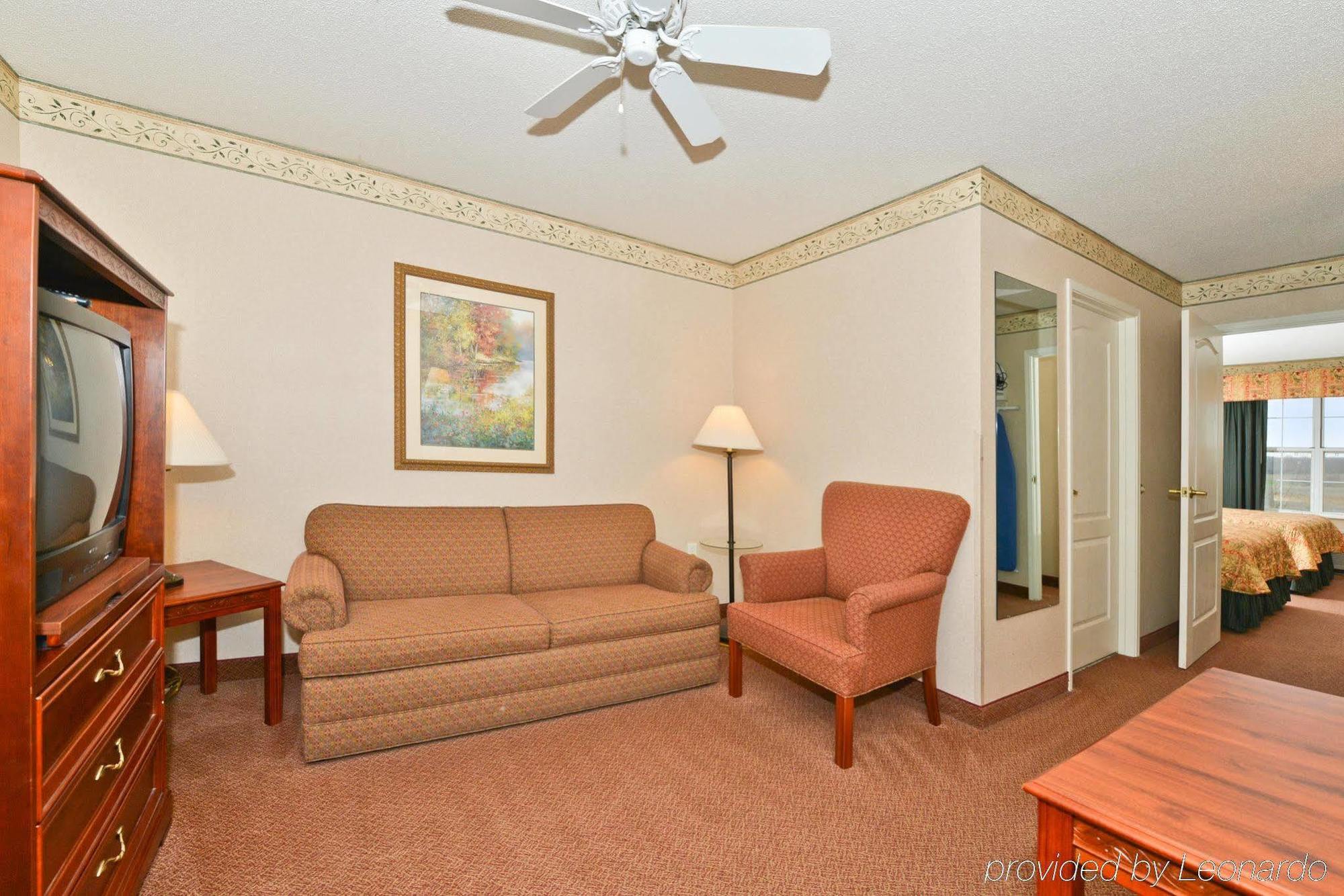 Blisspoint Inn & Suites Marion Extérieur photo