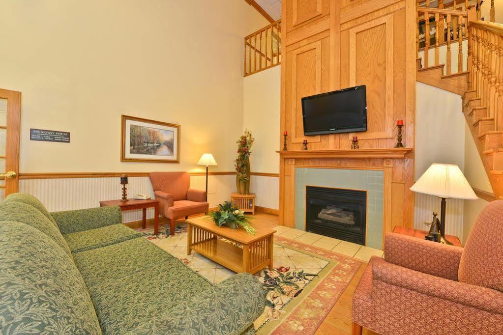 Blisspoint Inn & Suites Marion Extérieur photo