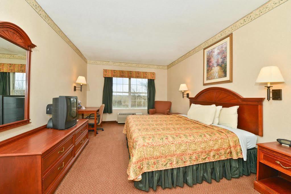 Blisspoint Inn & Suites Marion Extérieur photo